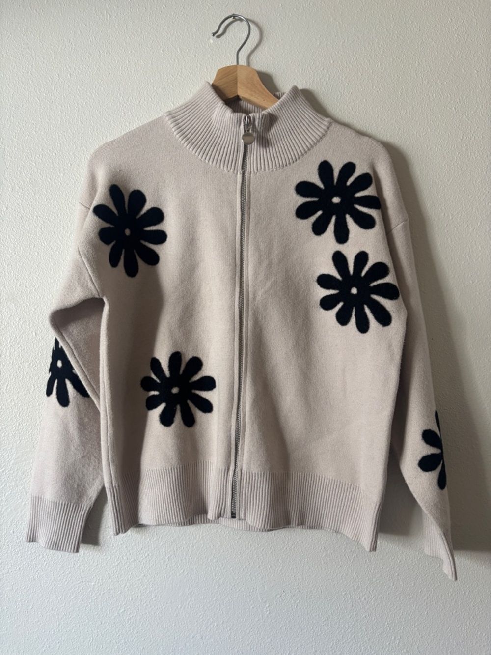 Sioni Cream Zip Up Sweater Black Funky Flowers Size Medium